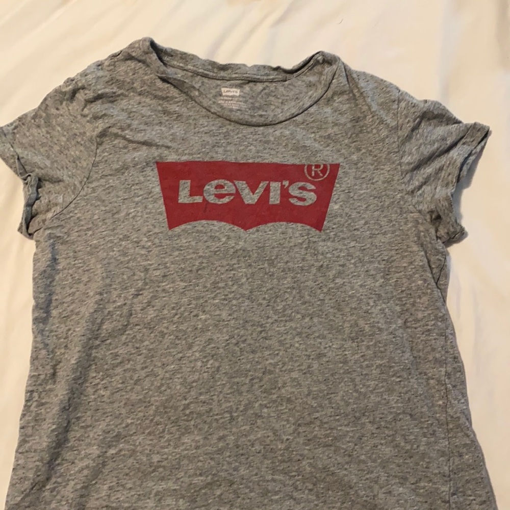 Levi’s Gray tee